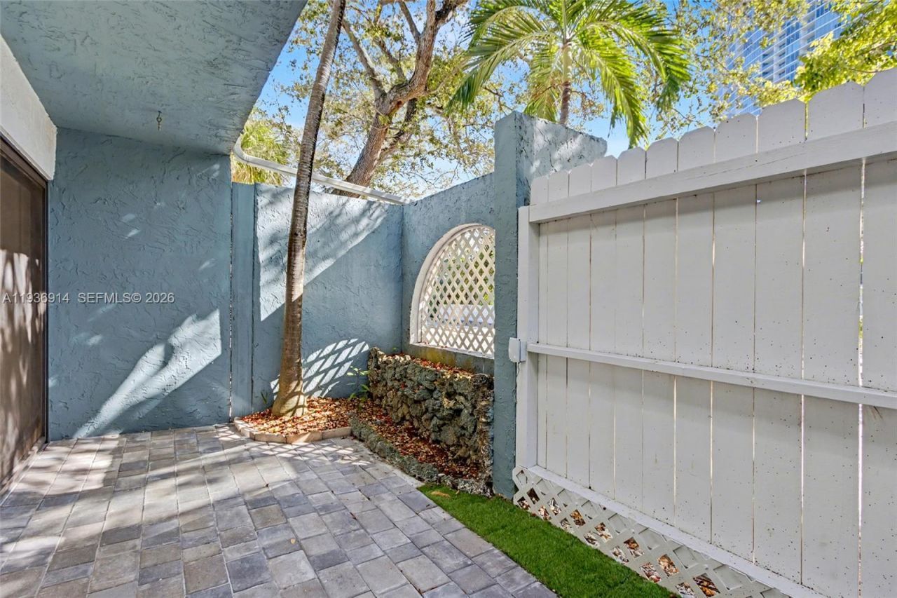 523 NE 38th St, Unit 6, Miami, FL 33137 Photo
