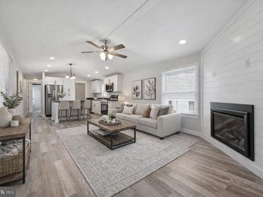 8 CHEROKEE LANE, HONEY BROOK, PA 19344