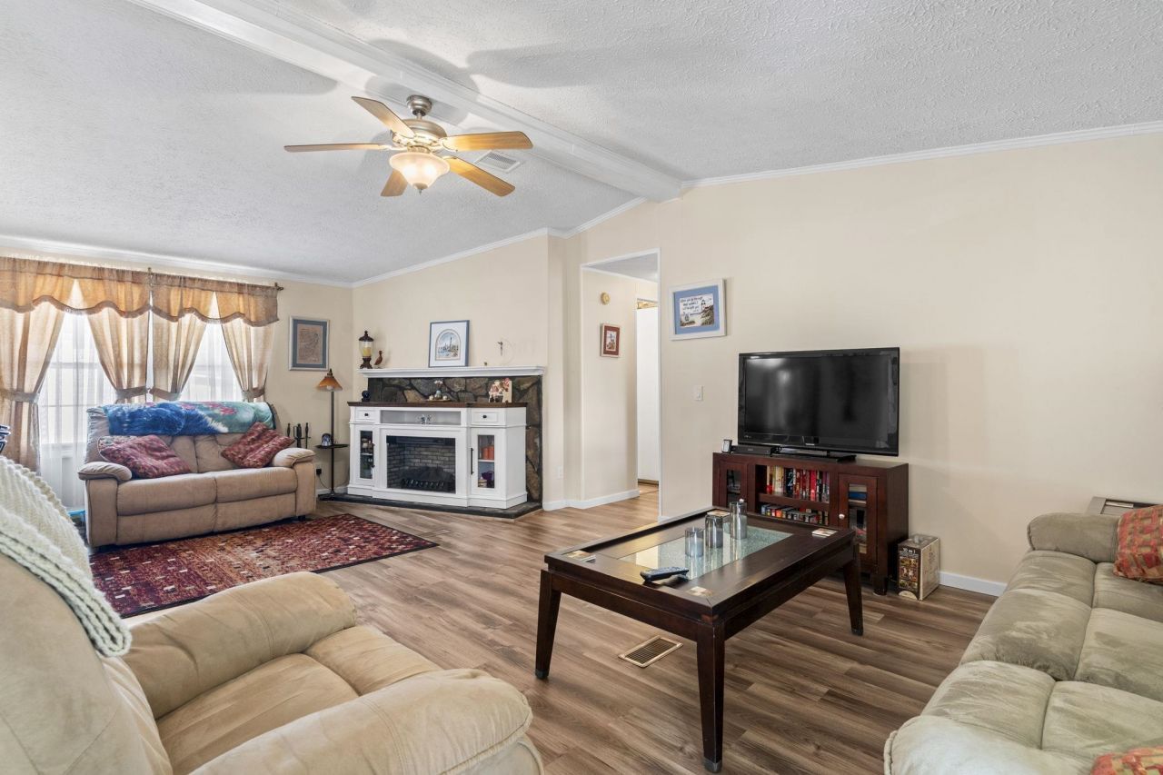 1664 Cygnus Dr. Photo 4