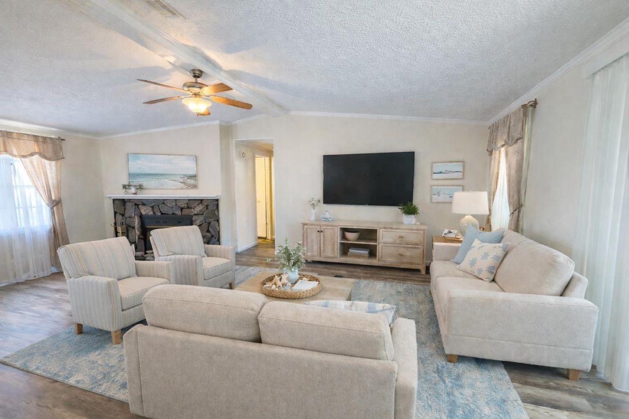 1664 Cygnus Dr. Photo 4