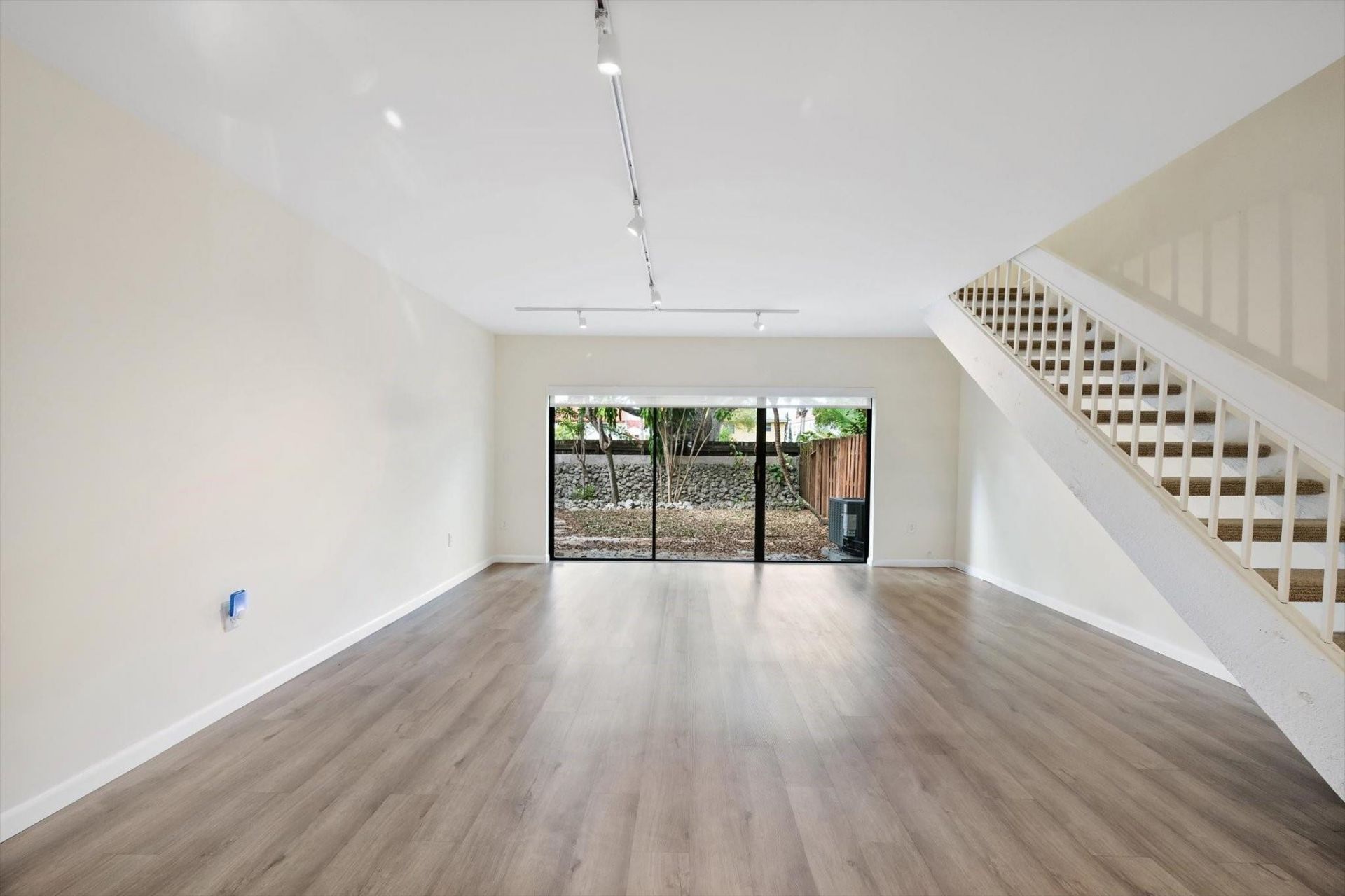 19986 NE 5th Court, Unit 4D, Miami, FL 33179 Photo