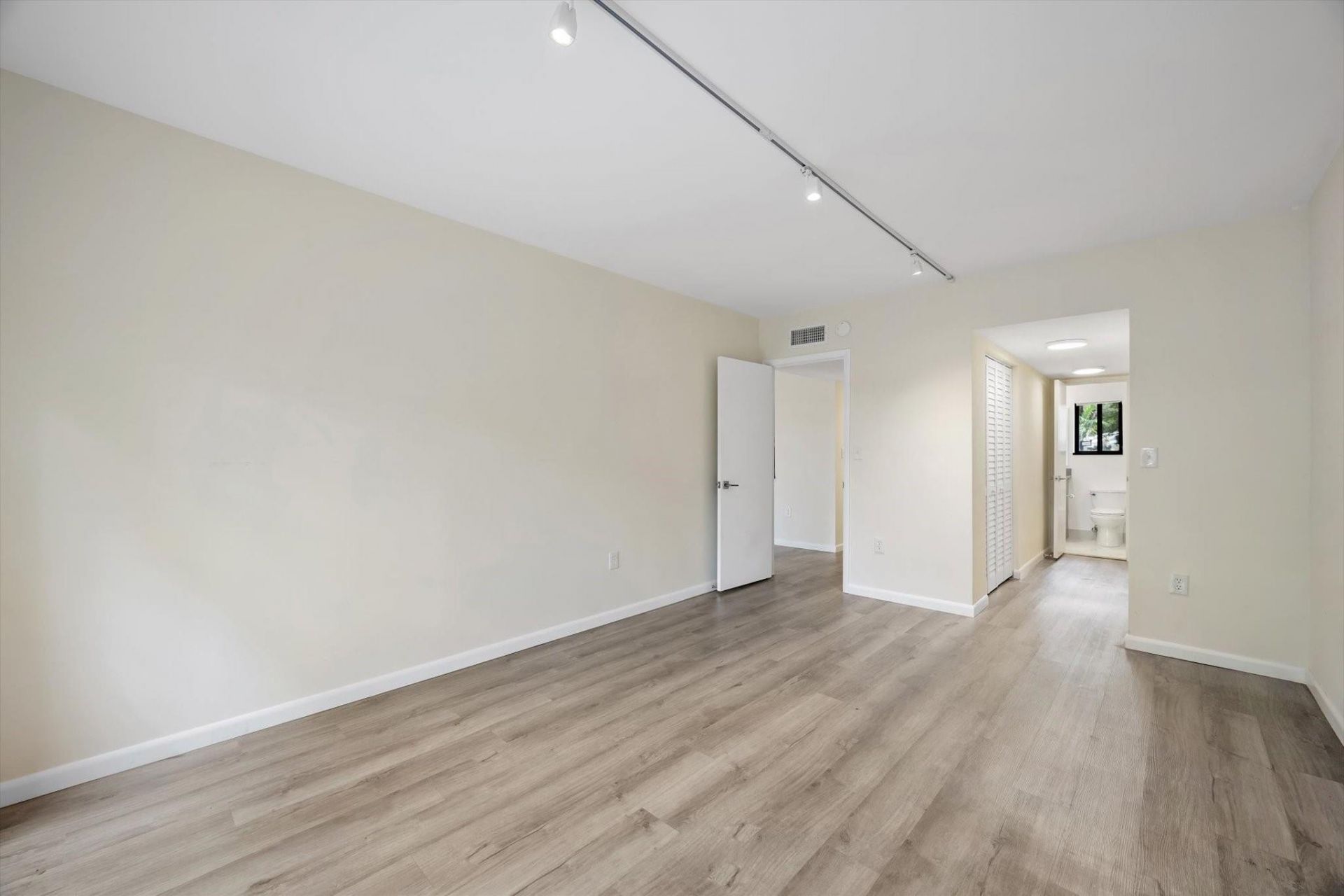 19986 NE 5th Court, Unit 4D, Miami, FL 33179 Photo