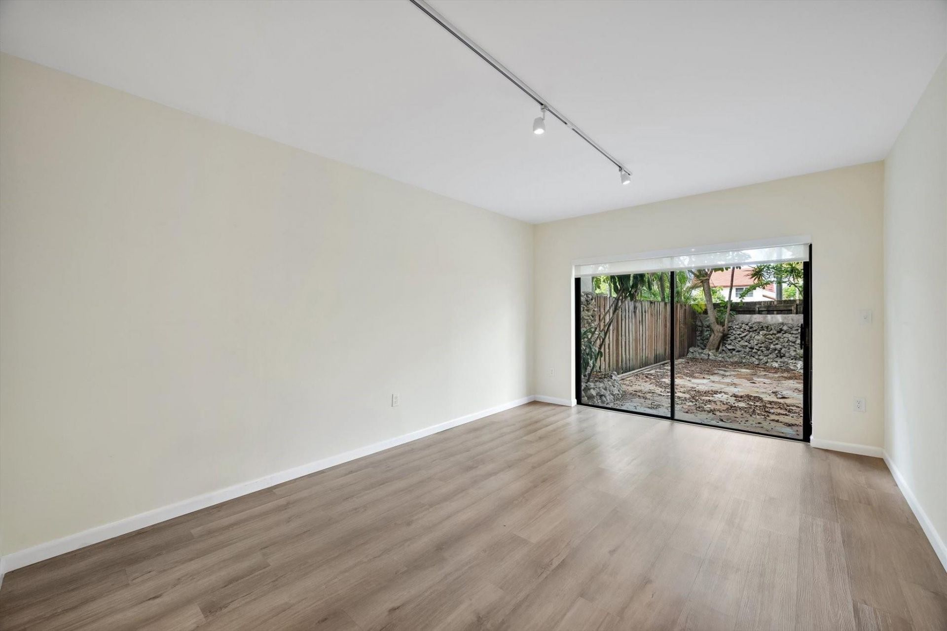 19986 NE 5th Court, Unit 4D, Miami, FL 33179 Photo