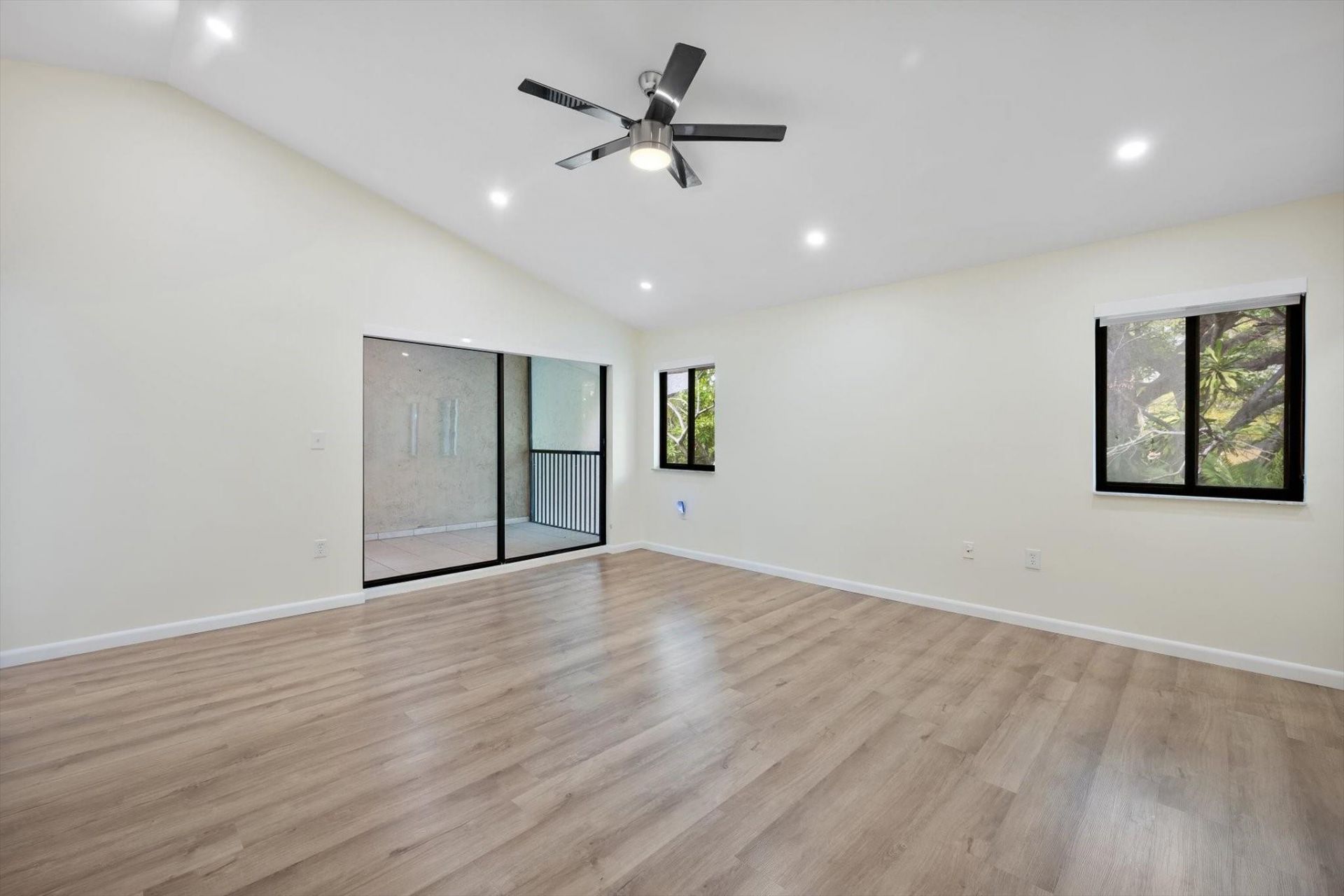 19986 NE 5th Court, Unit 4D, Miami, FL 33179 Photo