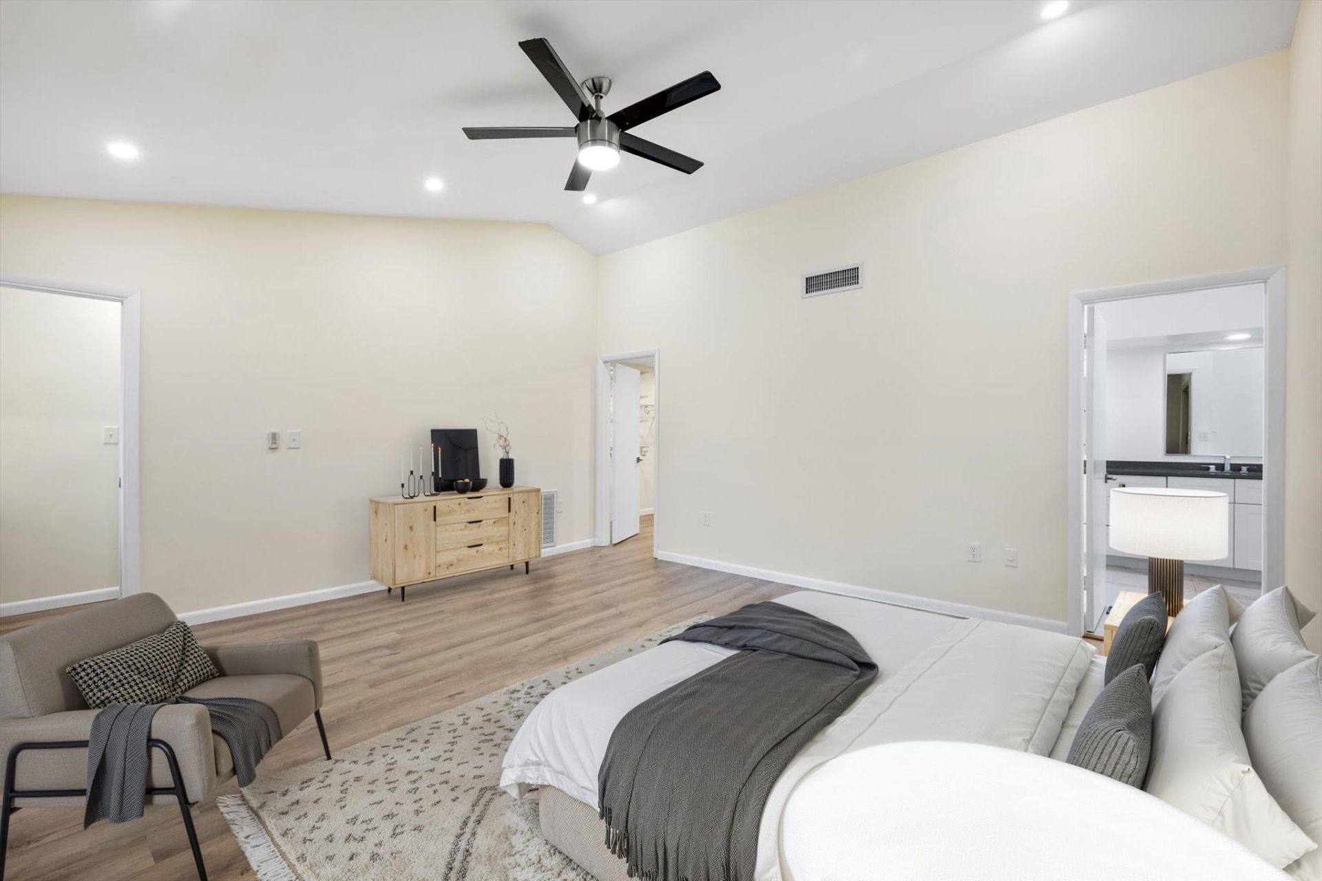 19986 NE 5th Court, Unit 4D, Miami, FL 33179 Photo