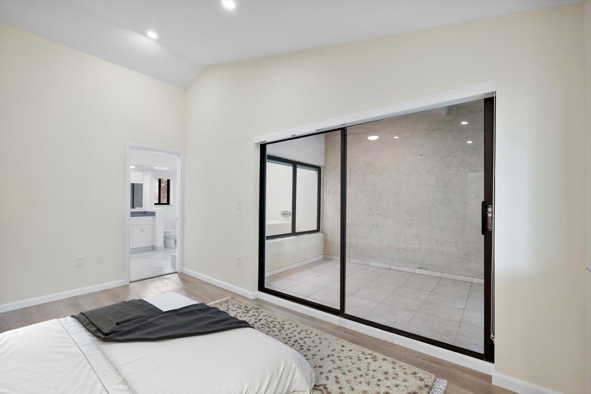 19986 NE 5th Court, Unit 4D, Miami, FL 33179 Photo