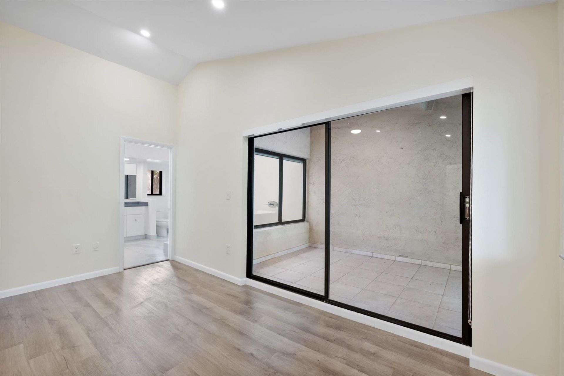 19986 NE 5th Court, Unit 4D, Miami, FL 33179 Photo