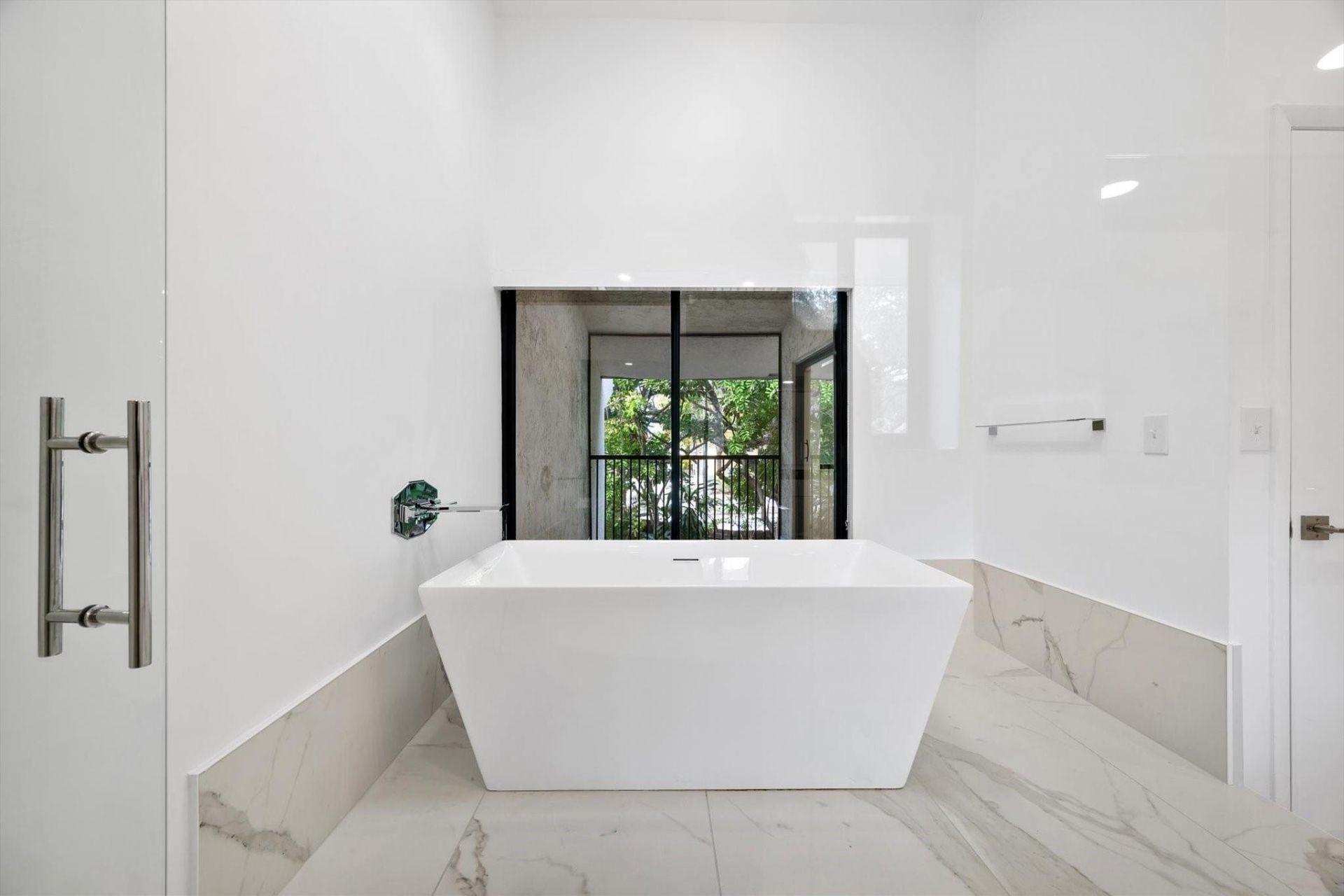 19986 NE 5th Court, Unit 4D, Miami, FL 33179 Photo