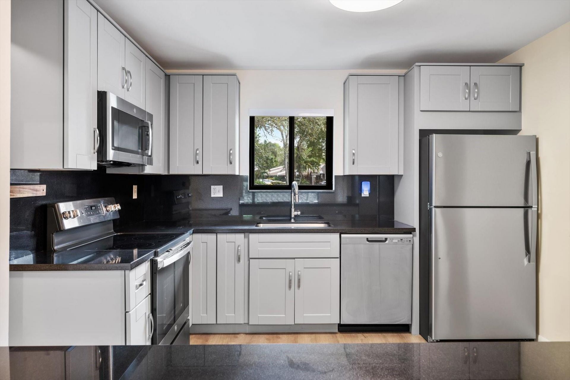 19986 NE 5th Court, Unit 4D, Miami, FL 33179 Photo