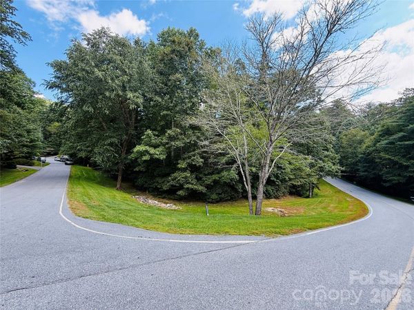 20 Prickly Briar Road, Hendersonville, NC 28739