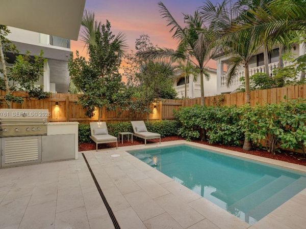 3071 Hibiscus St, Miami, FL 33133