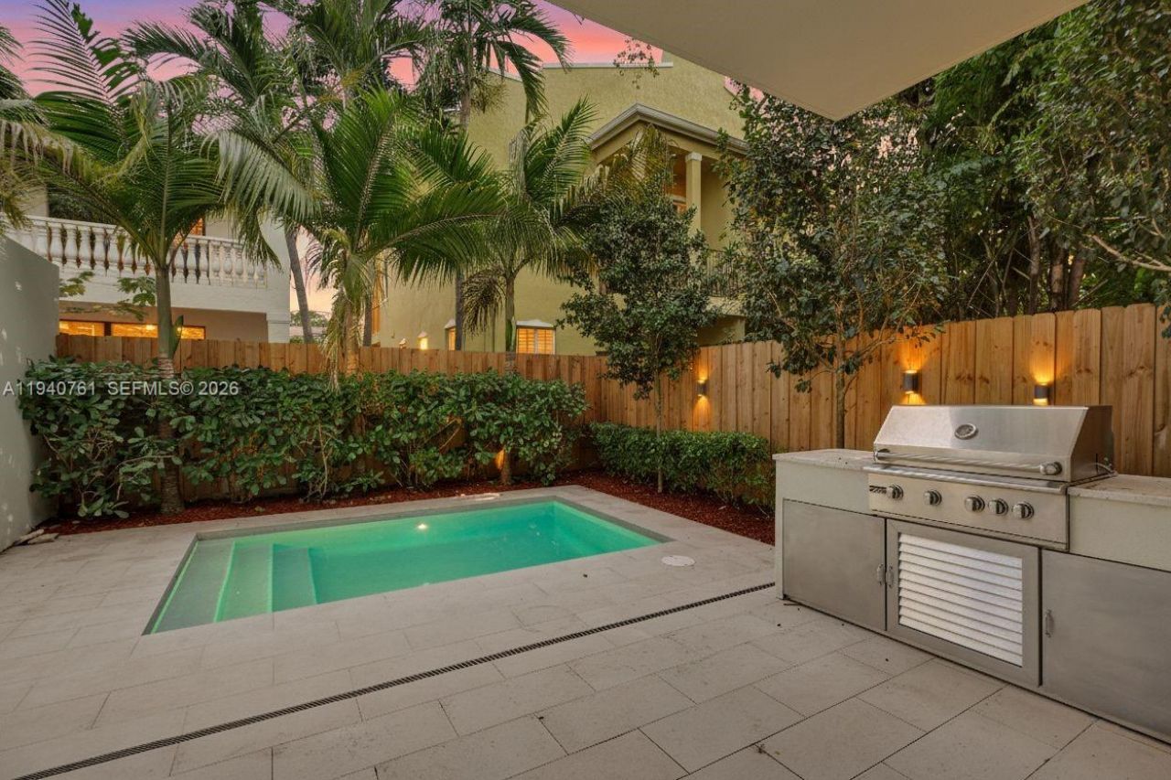 3071 Hibiscus St, Miami, FL 33133 Photo