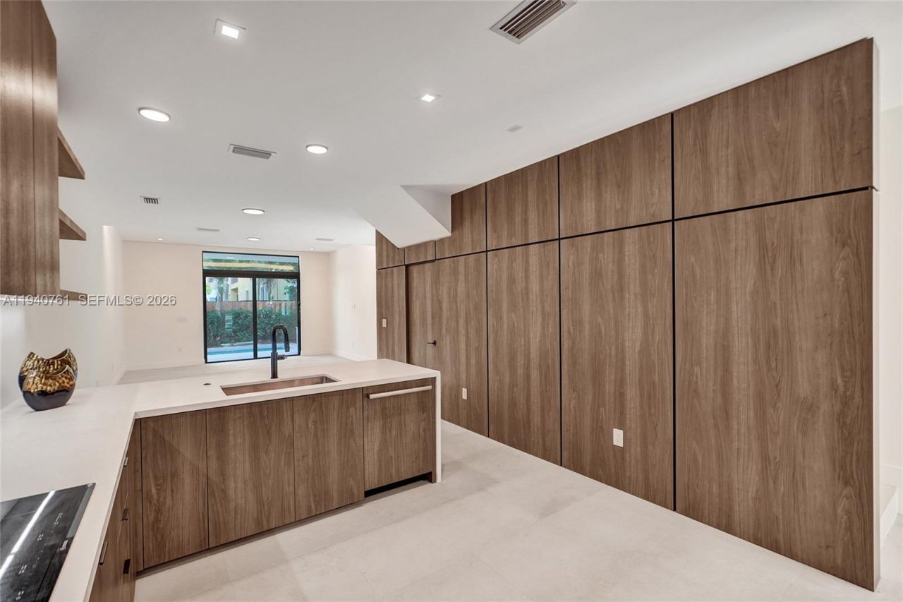 3071 Hibiscus St, Miami, FL 33133 Photo