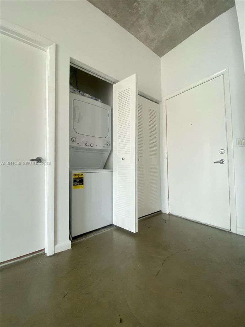 234 NE 3rd St, Unit LPH05, Miami, FL 33132 Photo