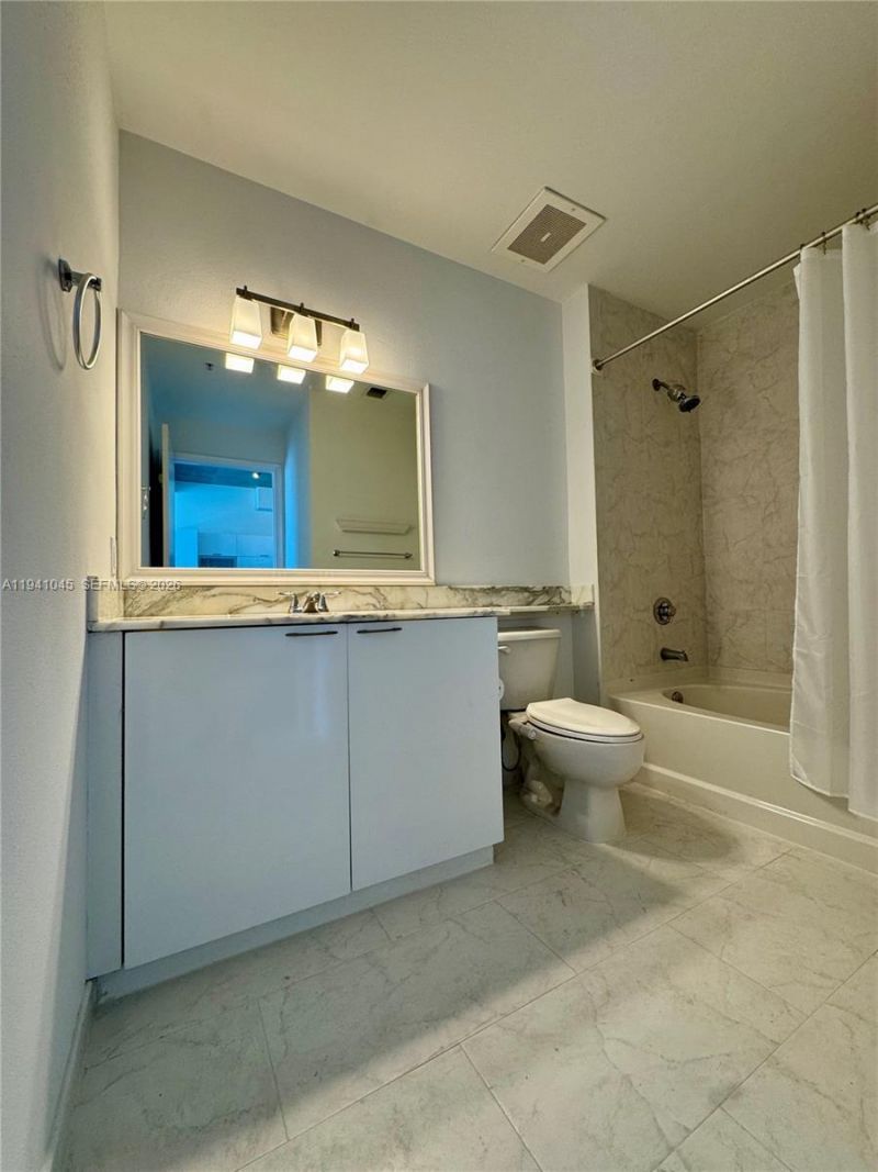 234 NE 3rd St, Unit LPH05, Miami, FL 33132 Photo