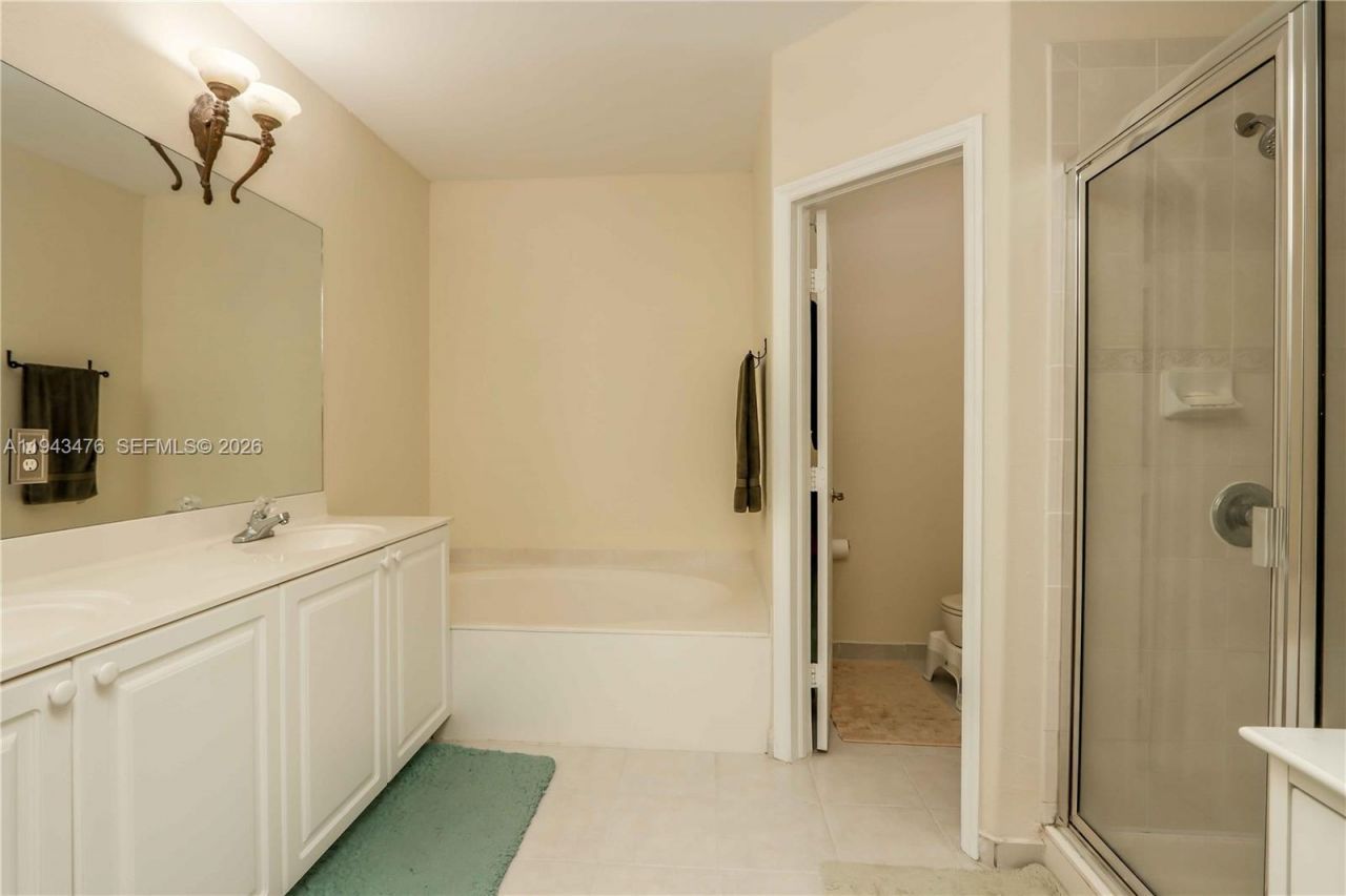 5542 NW 112th Ct, Doral, FL 33178 Photo