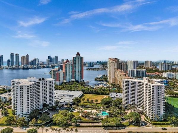 3300 NE 191st St, Unit LP04, Aventura, FL 33180