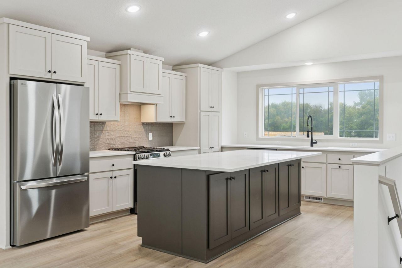 21423 Cottonwood Street Nw, Oak Grove, MN 55448 Main Photo