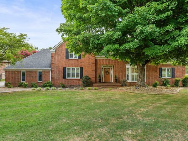 214 Kingsridge Blvd, Tullahoma, TN 37388