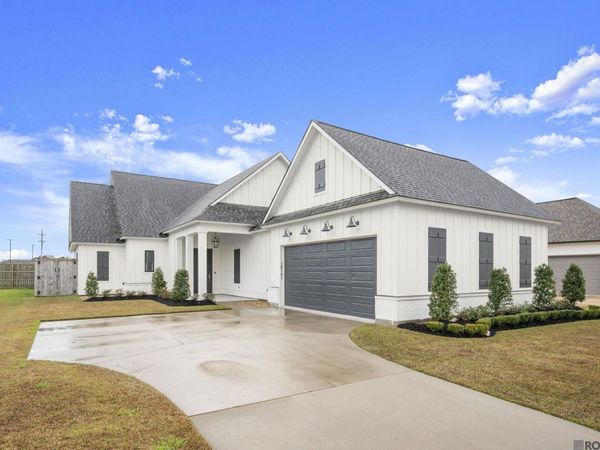 38191 Meadow Rue Dr, Prairieville, LA 70769