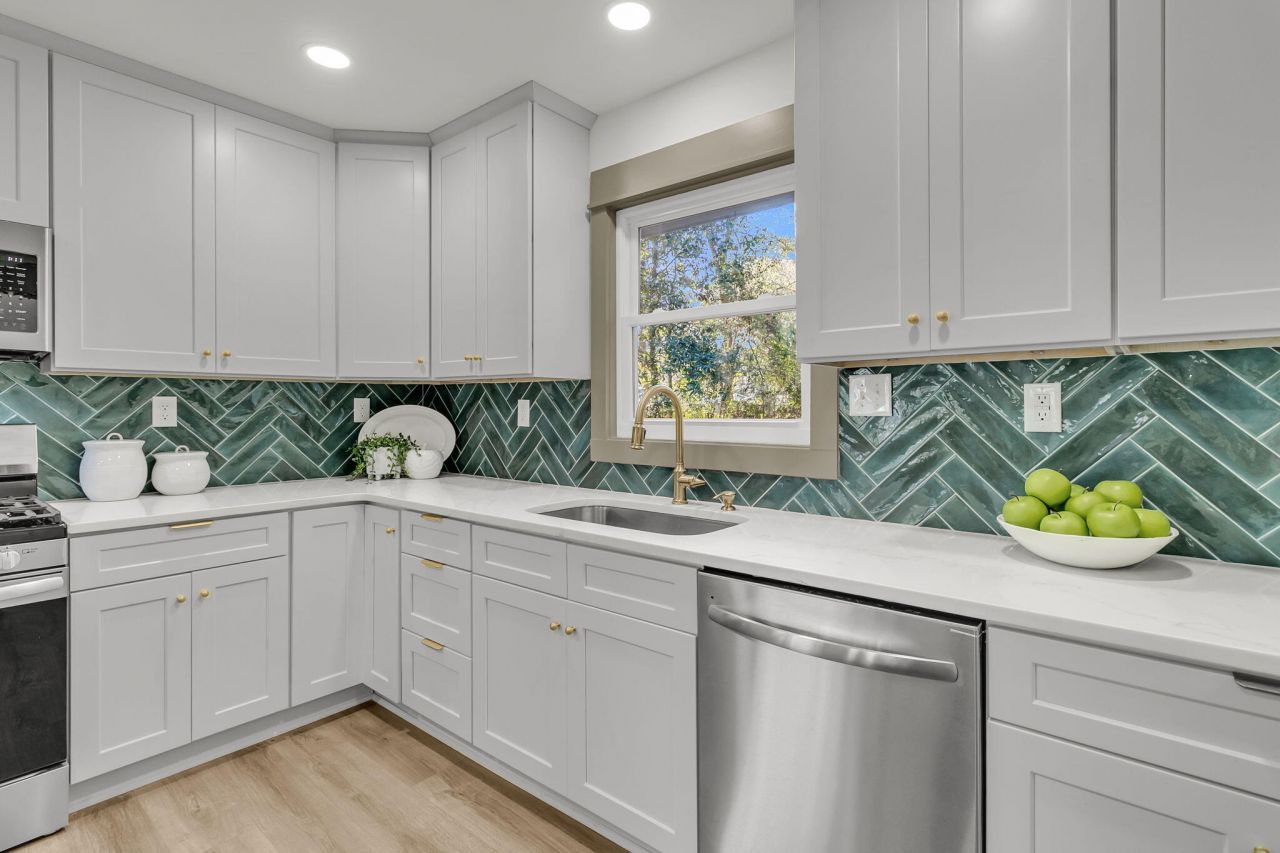 719 Wantoot Boulevard Photo 10