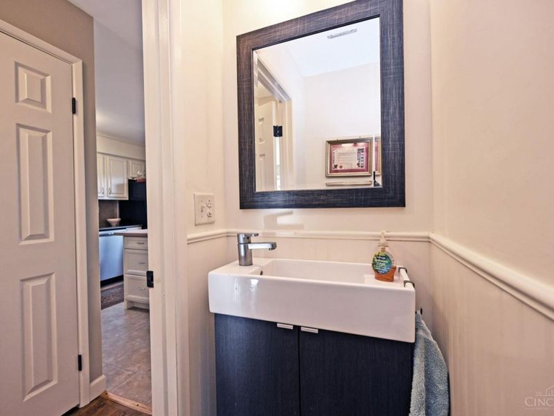 7 Creekwood Square, Unit 7, Glendale, OH 45246 Photo 16