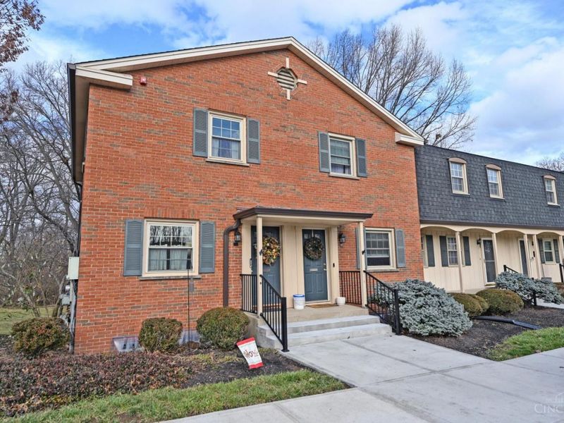 7 Creekwood Square, Unit 7, Glendale, OH 45246 Photo 2