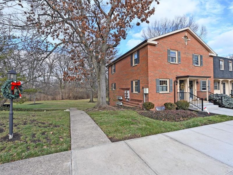 7 Creekwood Square, Unit 7, Glendale, OH 45246 Photo 4