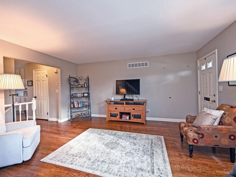 7 Creekwood Square, Unit 7, Glendale, OH 45246 Photo 9