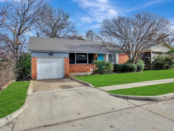 2509 Wayside Avenue, Fort Worth, TX 76110