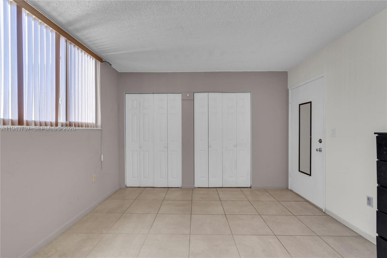 8050 NW 8th St, Unit 305, Miami, FL 33126 Photo