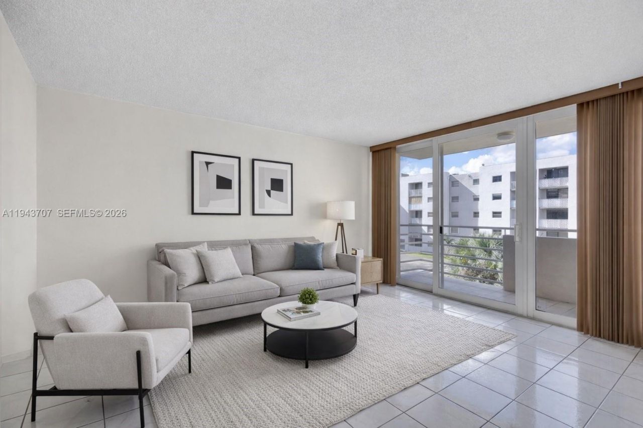 8050 NW 8th St, Unit 305, Miami, FL 33126 Photo