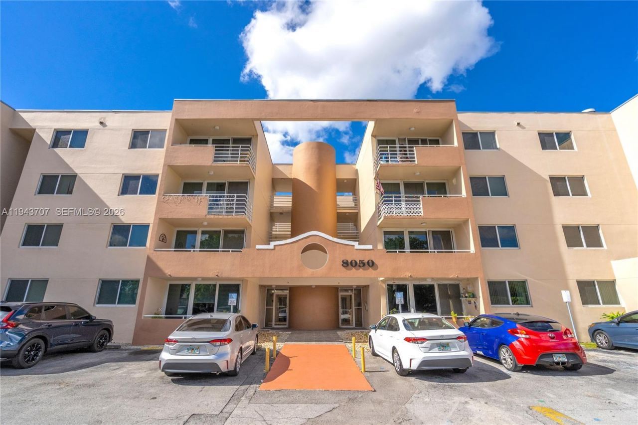 8050 NW 8th St, Unit 305, Miami, FL 33126 Photo