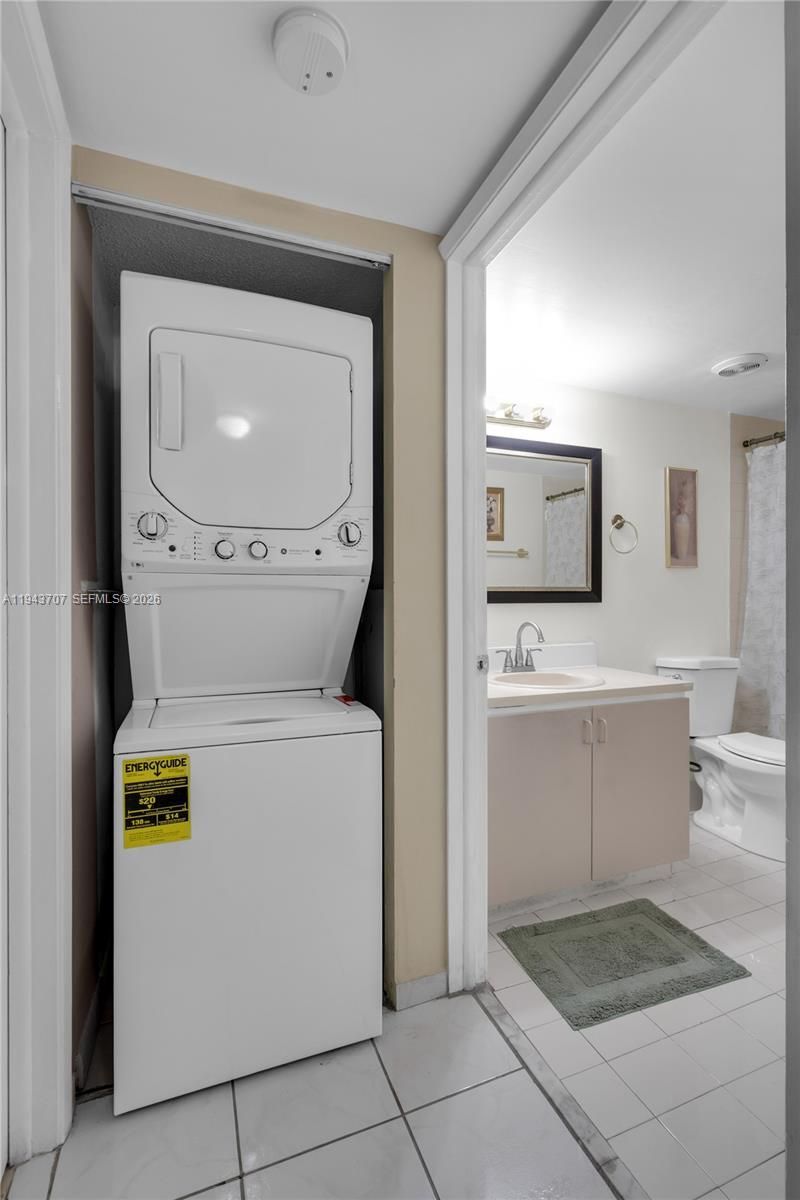 8050 NW 8th St, Unit 305, Miami, FL 33126 Photo