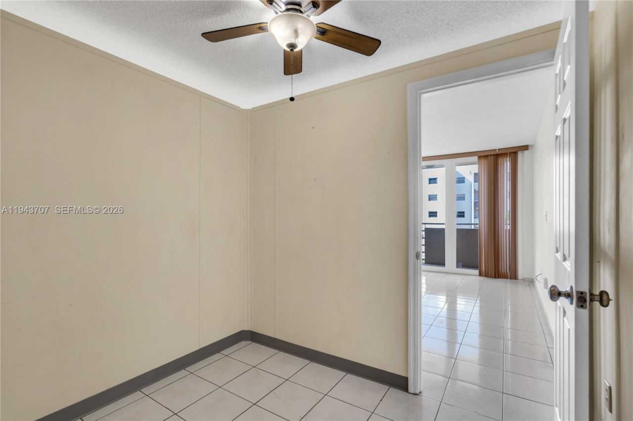 8050 NW 8th St, Unit 305, Miami, FL 33126 Photo