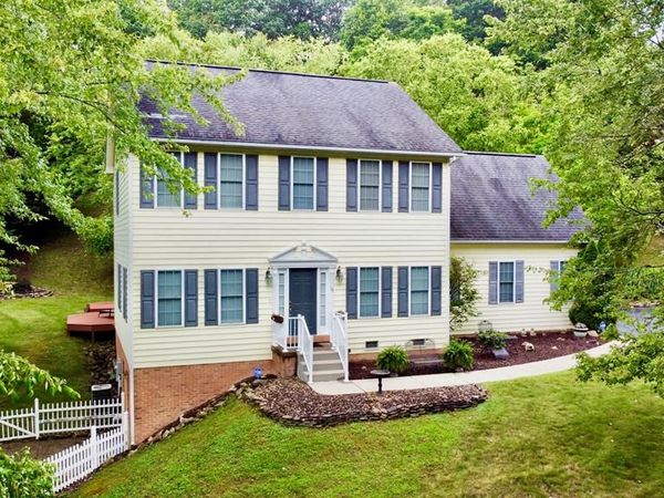 18 Chanticlear Road, Bluefield, WV 24701