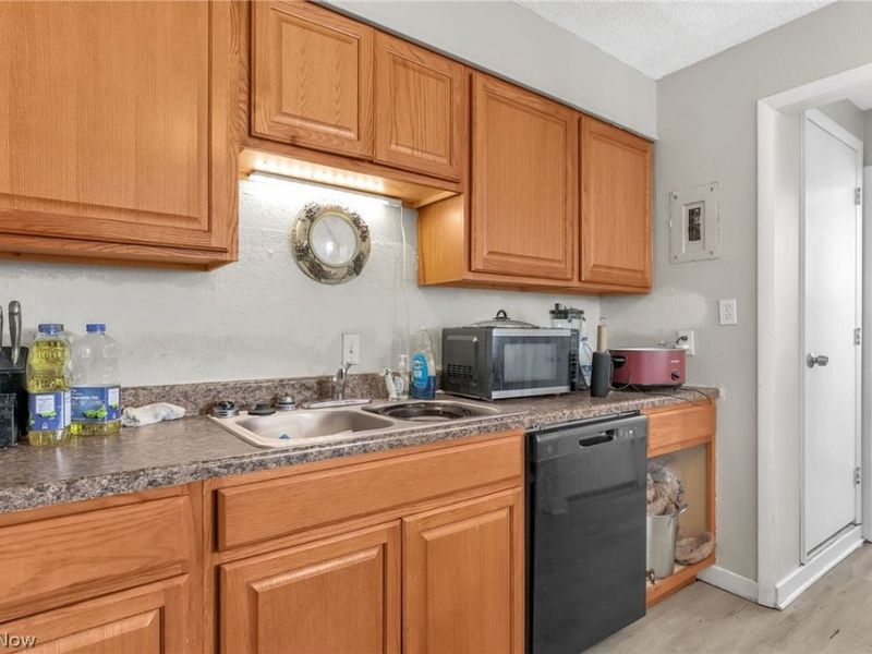 219 Buckeye Circle, Columbus, OH 43217 Photo 13