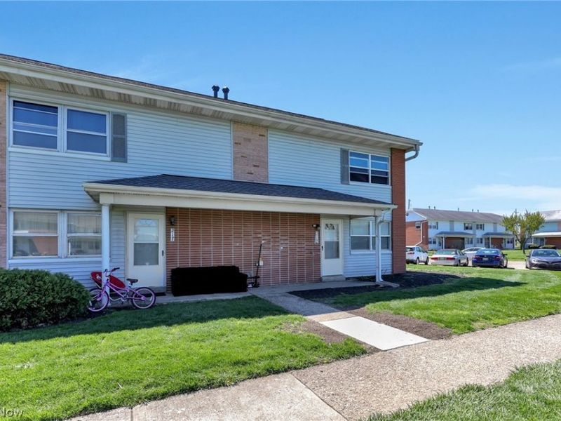 219 Buckeye Circle, Columbus, OH 43217 Photo 3