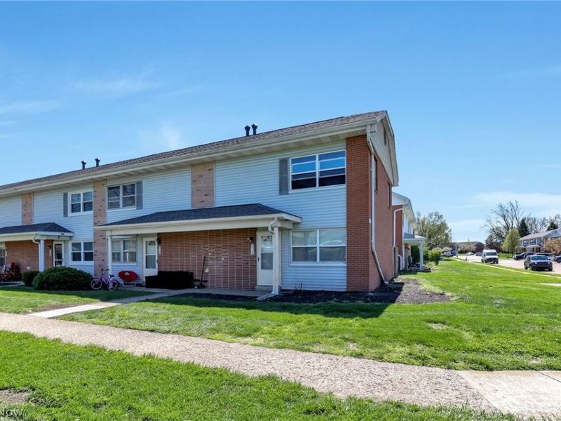 219 Buckeye Circle, Columbus, OH 43217 Photo 4