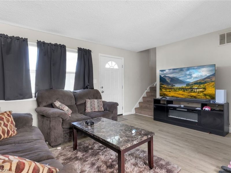 219 Buckeye Circle, Columbus, OH 43217 Photo 7