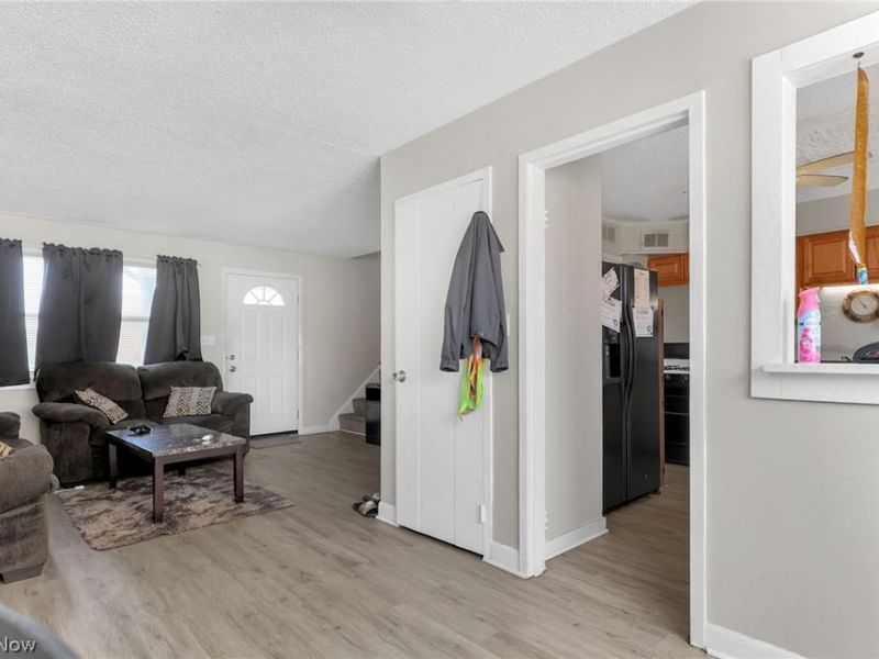 219 Buckeye Circle, Columbus, OH 43217 Photo 9