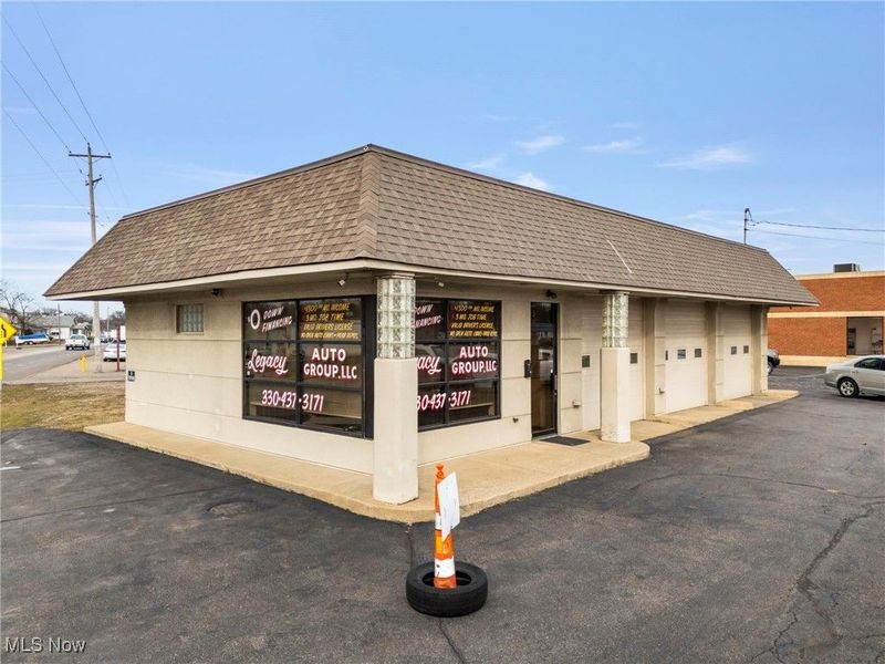 2105 Columbus Road NE, Canton, OH 44705 Photo 3