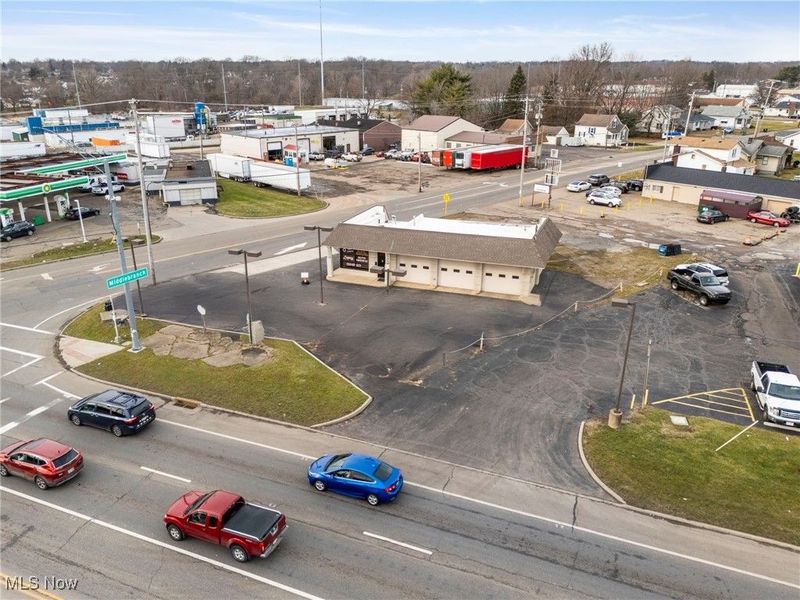 2105 Columbus Road NE, Canton, OH 44705 Photo 4