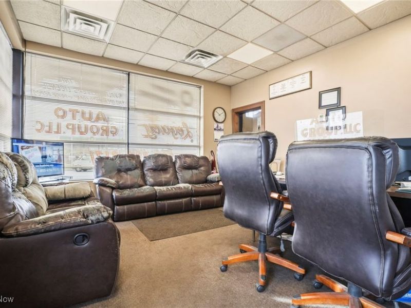 2105 Columbus Road NE, Canton, OH 44705 Photo 5