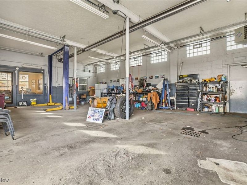 2105 Columbus Road NE, Canton, OH 44705 Photo 8