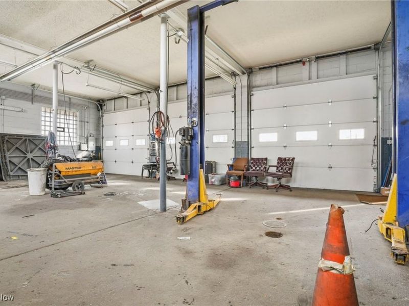 2105 Columbus Road NE, Canton, OH 44705 Photo 9