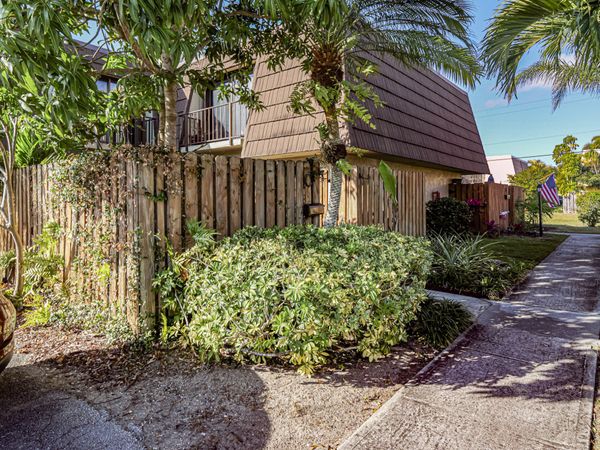 1166 6th Avenue, Unit 14c, Vero Beach, FL 32960