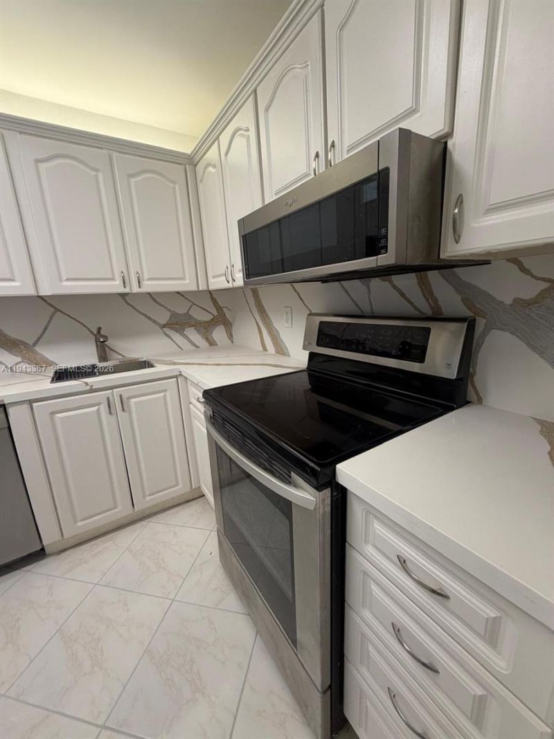 9273 Collins Ave, Unit 607, Surfside, FL 33154 Photo