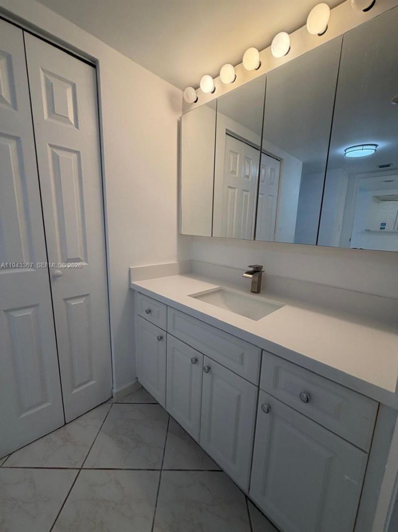 9273 Collins Ave, Unit 607, Surfside, FL 33154 Photo