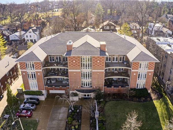 7320 Forsyth Boulevard, Unit 204, University City, MO 63105